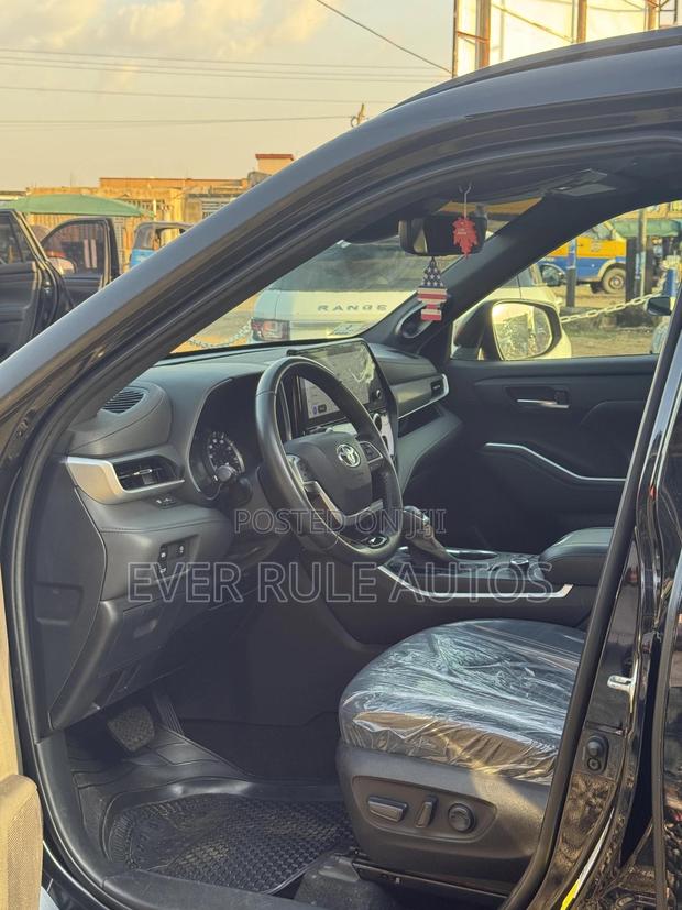 Toyota Highlander XSE AWD 2023 Black