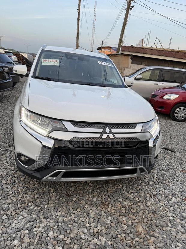 Mitsubishi Outlander SEL S-AWC 2020 White photo 3