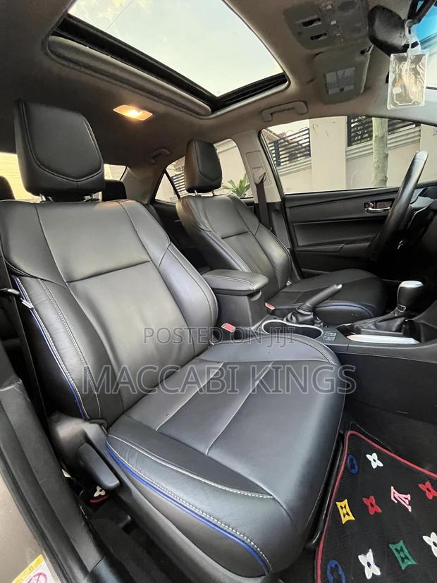 Toyota Corolla XSE (1.8L 4cyl 2A) 2018 Burgundy photo 13