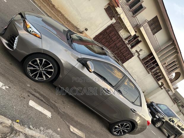 Toyota Corolla XSE (1.8L 4cyl 2A) 2018 Burgundy photo 4