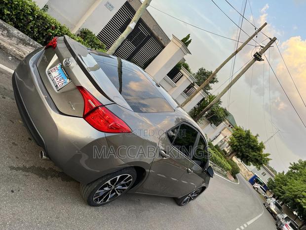 Toyota Corolla XSE (1.8L 4cyl 2A) 2018 Burgundy photo 9