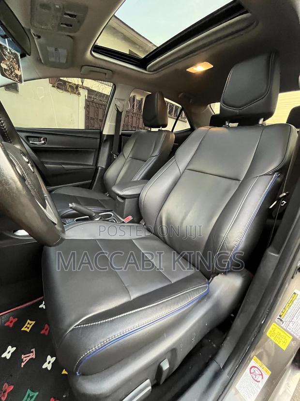 Toyota Corolla XSE (1.8L 4cyl 2A) 2018 Burgundy photo 7