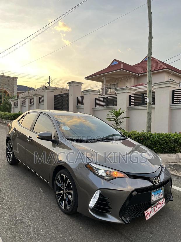 Toyota Corolla XSE (1.8L 4cyl 2A) 2018 Burgundy photo 2
