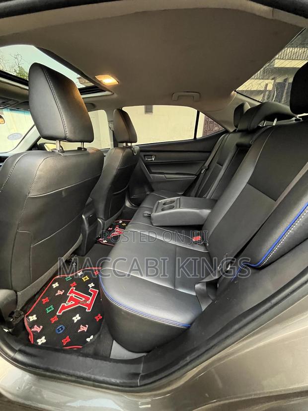 Toyota Corolla XSE (1.8L 4cyl 2A) 2018 Burgundy photo 12