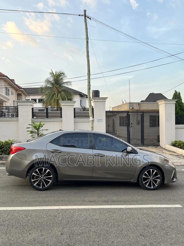 Toyota Corolla XSE (1.8L 4cyl 2A) 2018 Burgundy photo 5