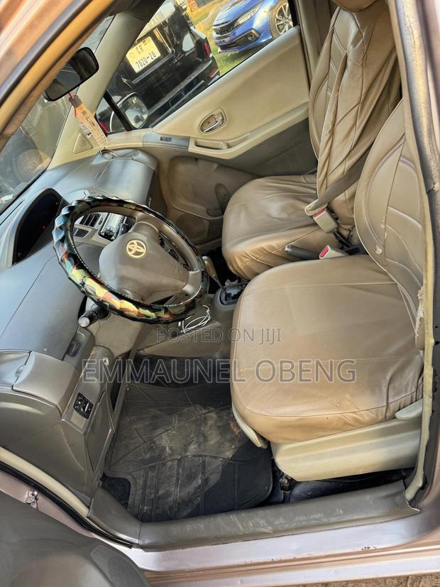 Toyota Vitz 2010 Brown photo 5