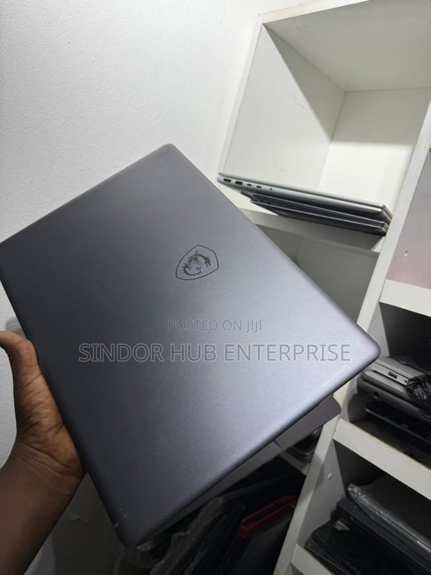 Laptop MSI Creator 17 B11uh-416 32GB Intel Core I7 SSD 1T photo 2