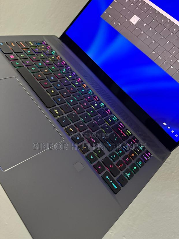 Laptop MSI Creator 17 B11uh-416 32GB Intel Core I7 SSD 1T photo 3