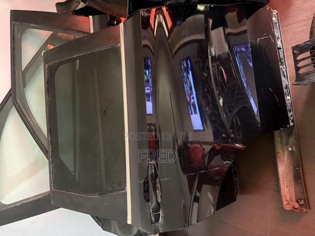 2022 Mitsubishi Outlander Doors