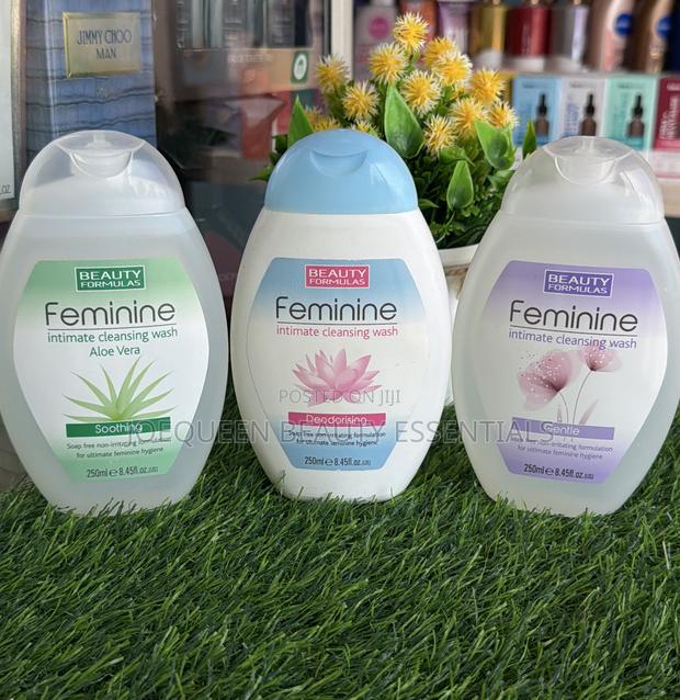 Beauty Formula Feminine Wash · Photo 1
