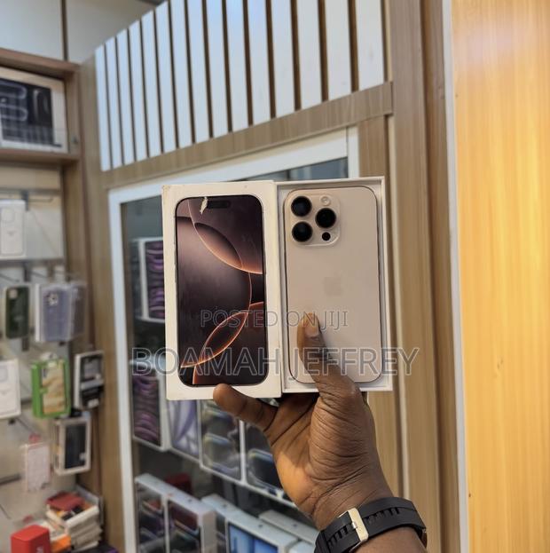 Apple iPhone 16 Pro 512 GB Gold · Photo 4