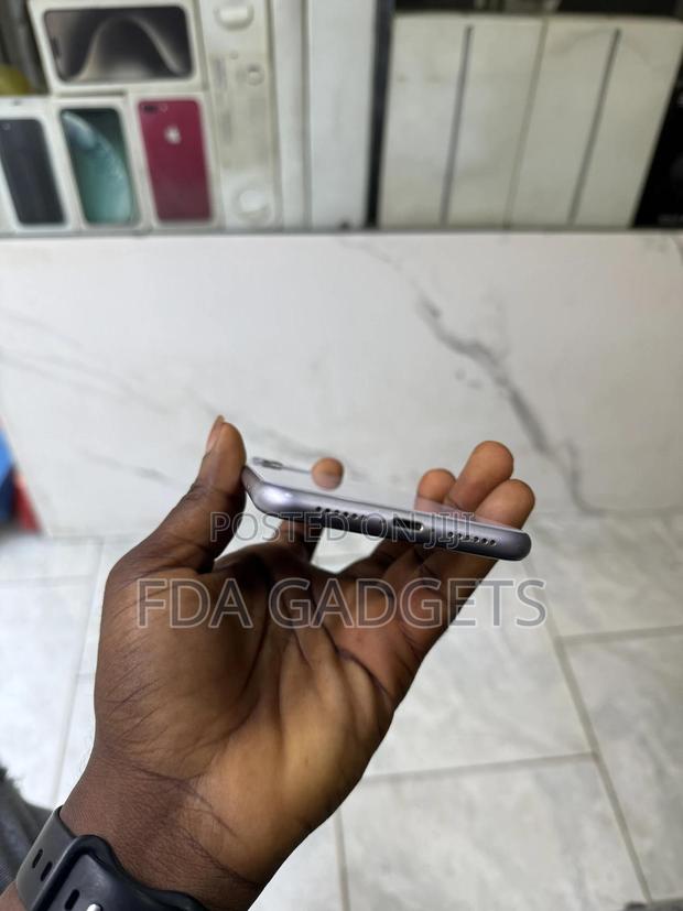 Apple iPhone 11 64 GB Purple photo 4