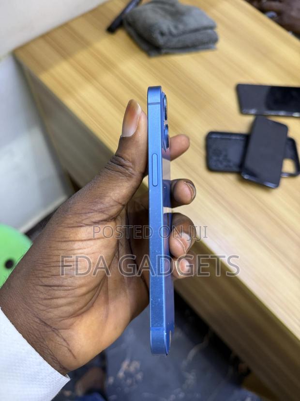 Apple iPhone 13 128 GB Blue photo 4
