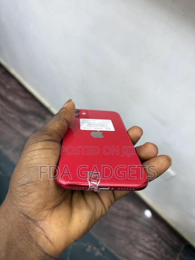 Apple iPhone 11 128 GB Red photo 3