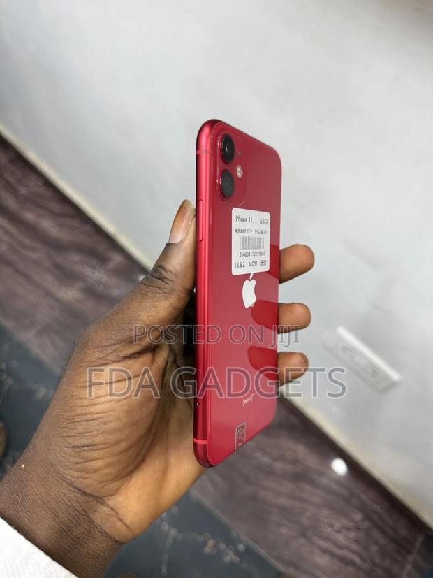 Apple iPhone 11 128 GB Red photo 2