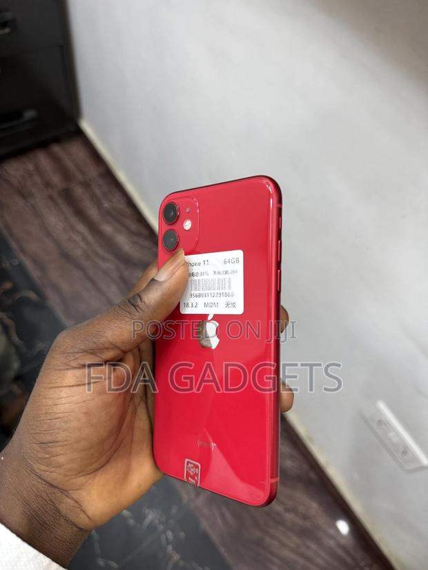 Apple iPhone 11 128 GB Red photo 4