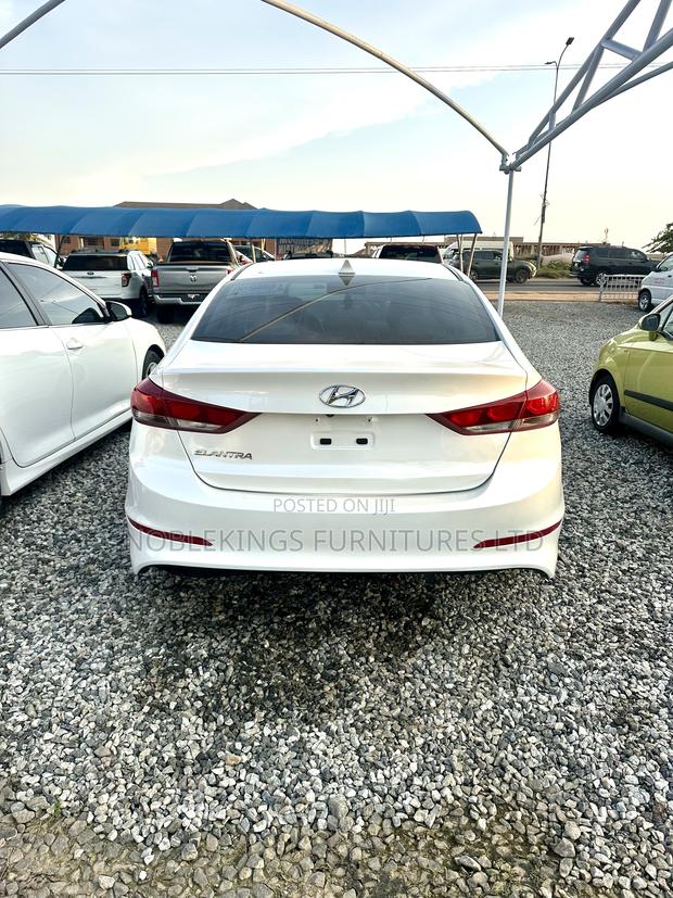 Hyundai Elantra 2018 White