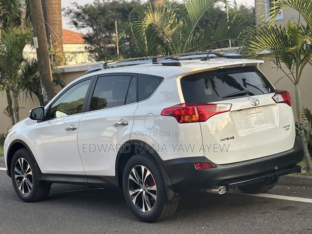 Toyota RAV4 Limited 4dr SUV AWD (2.5L 4cyl 6A) 2015 White