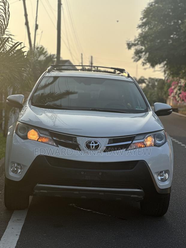 Toyota RAV4 Limited 4dr SUV AWD (2.5L 4cyl 6A) 2015 White