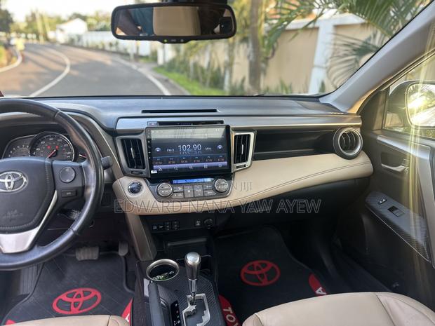 Toyota RAV4 Limited 4dr SUV AWD (2.5L 4cyl 6A) 2015 White