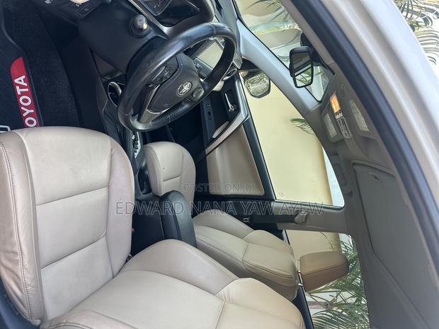 Toyota RAV4 Limited 4dr SUV AWD (2.5L 4cyl 6A) 2015 White