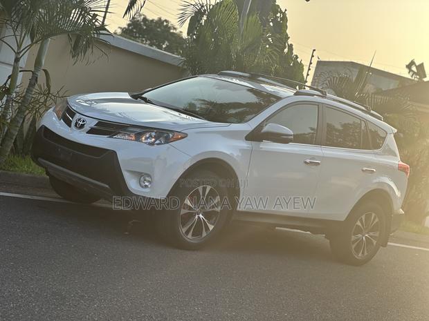 Toyota RAV4 Limited 4dr SUV AWD (2.5L 4cyl 6A) 2015 White