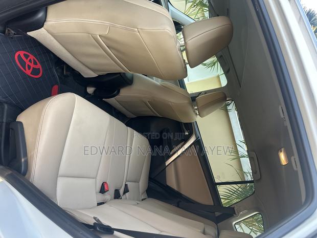 Toyota RAV4 Limited 4dr SUV AWD (2.5L 4cyl 6A) 2015 White