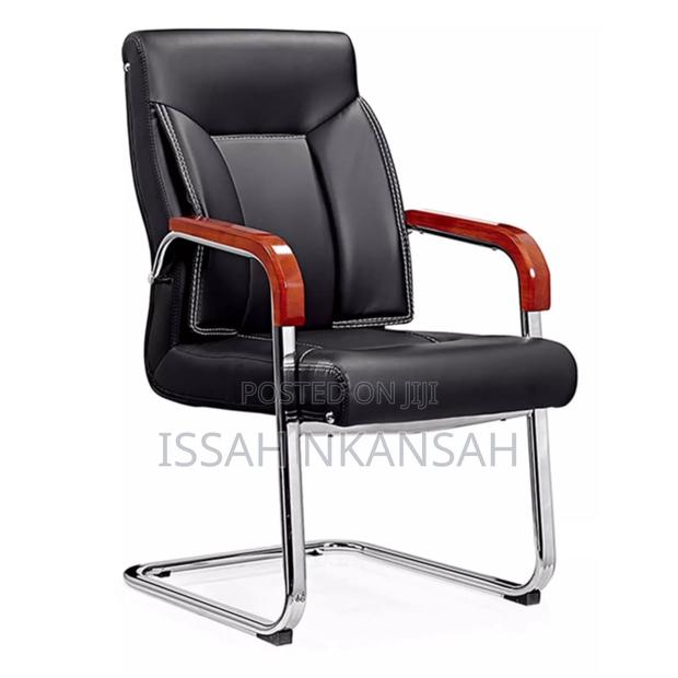 Office Revolving Chair. · Photo 2