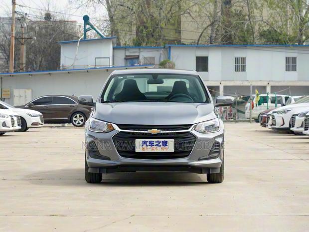 Chevrolet Monza 2021 Silver photo 7