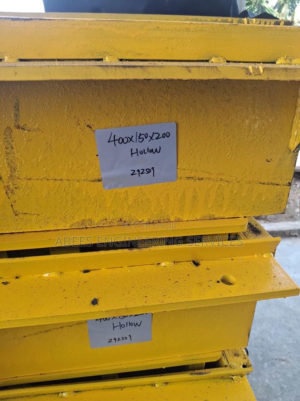 Moulds for Block Machines