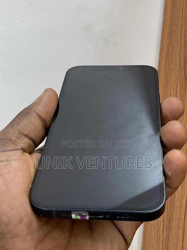 Apple iPhone 12 128 GB Black · Photo 4