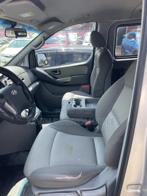Hyundai Starex 2015 Silver photo 4