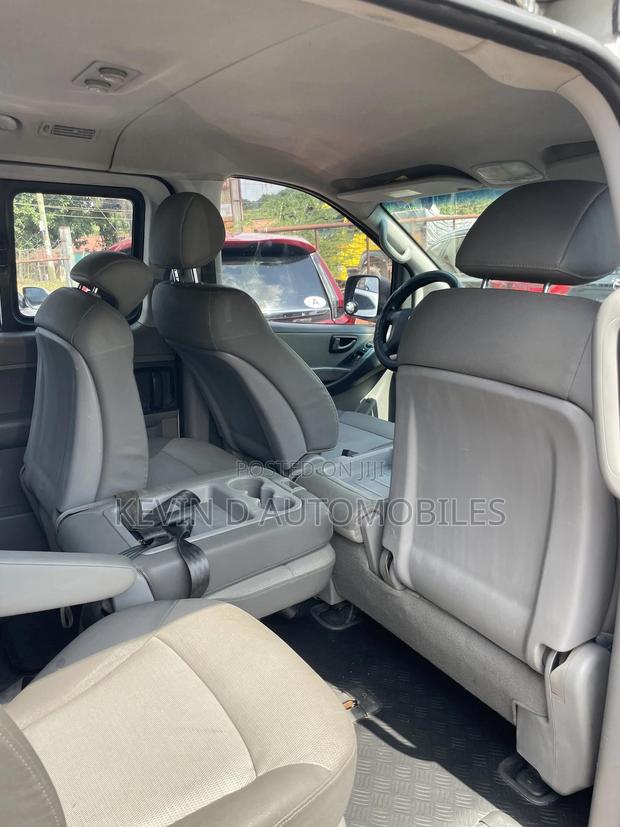 Hyundai Starex 2015 Silver photo 10