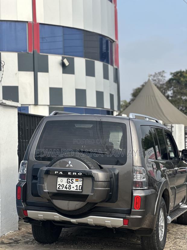 Mitsubishi Pajero 2010 Brown