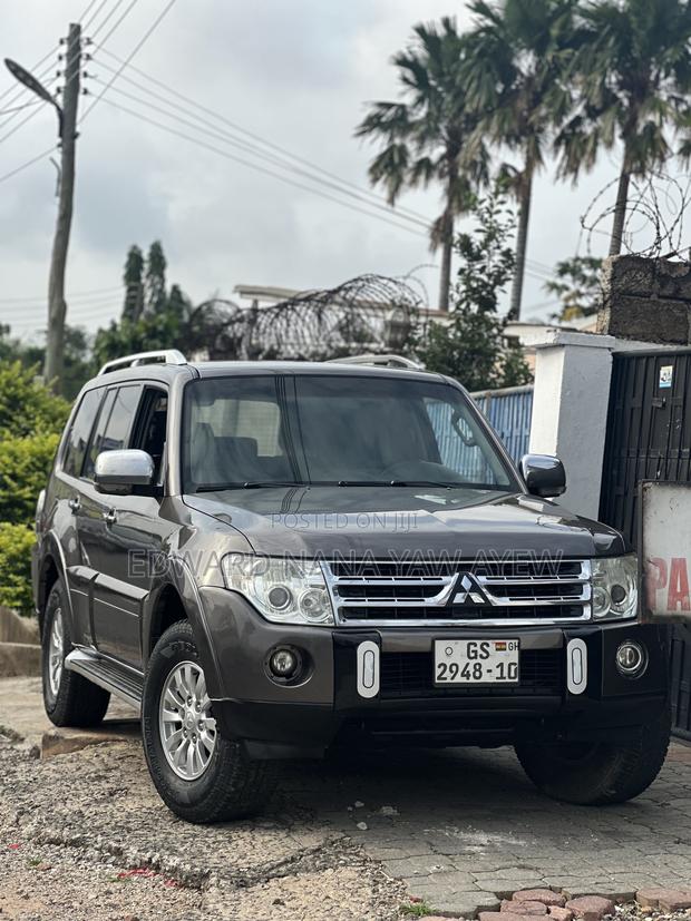 Mitsubishi Pajero 2010 Brown