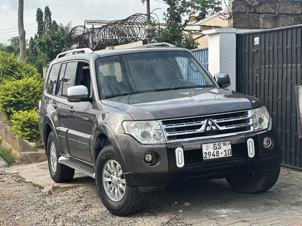 Mitsubishi Pajero 2010 Brown