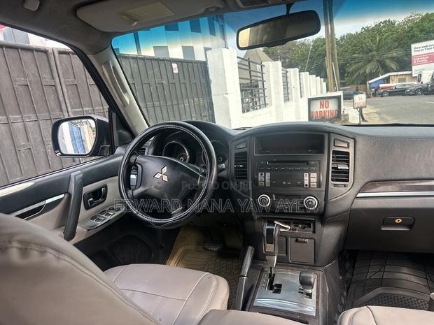 Mitsubishi Pajero 2010 Brown