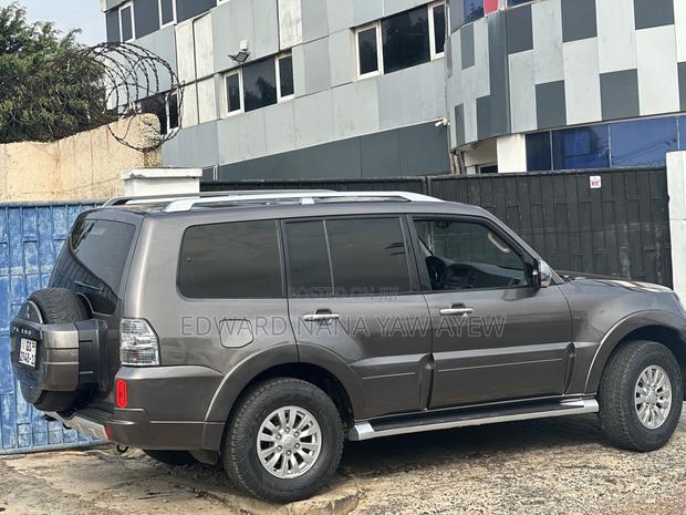 Mitsubishi Pajero 2010 Brown