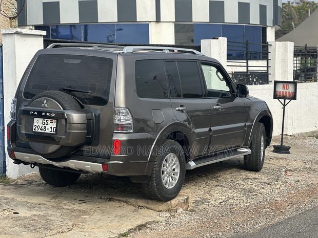 Mitsubishi Pajero 2010 Brown