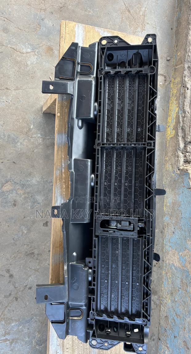 Honda CRV 2018- 2022 Upper Shutter Grille photo 3