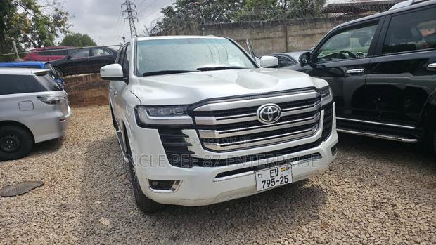 Toyota Land Cruiser 4.0 V6 GL 2014 White photo 2