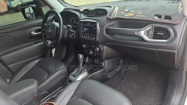 Jeep Renegade 2021 White photo 4