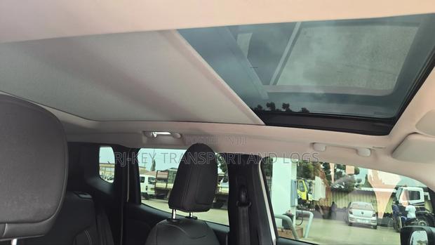 Jeep Renegade 2021 White photo 5