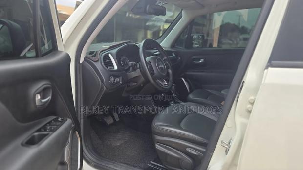 Jeep Renegade 2021 White photo 6