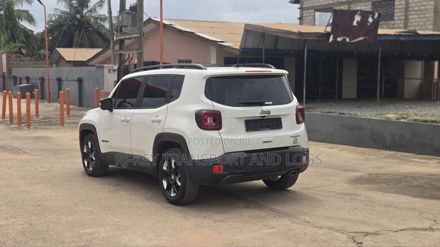 Jeep Renegade 2021 White photo 9