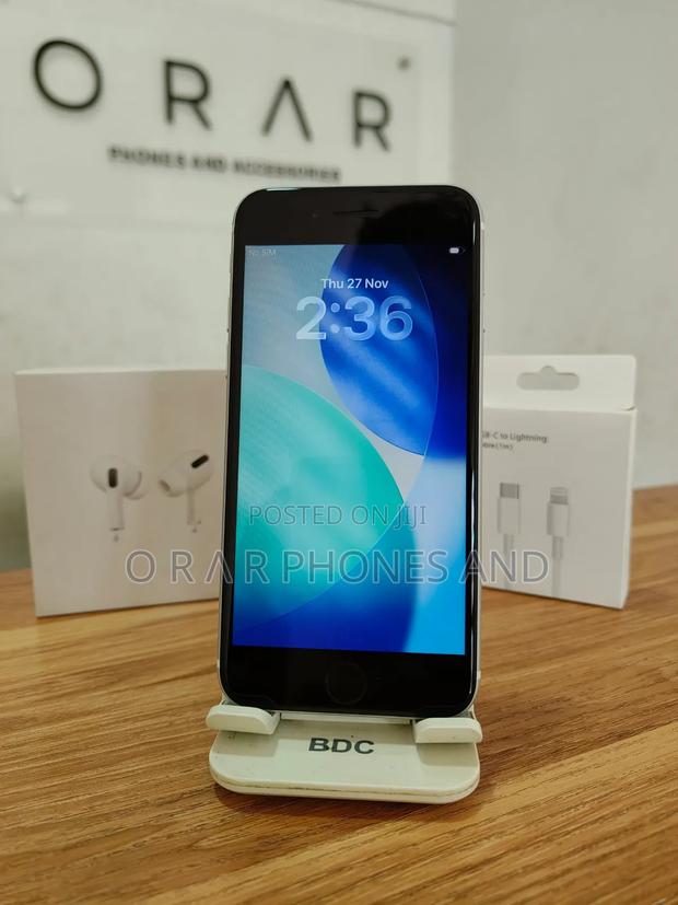 Apple iPhone SE (2020) 64 GB White photo 3