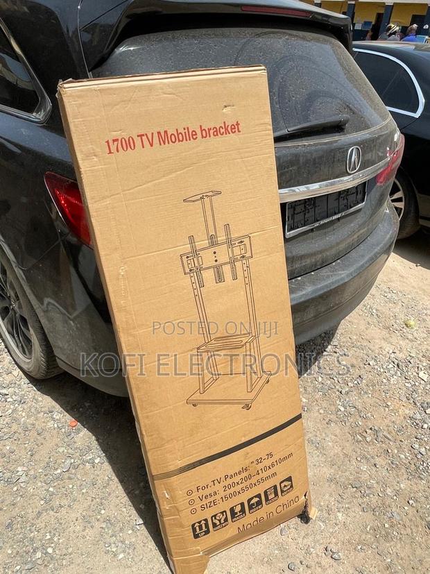 Steelglide Megastand Heavy-Duty Support for All TVS · Photo 2