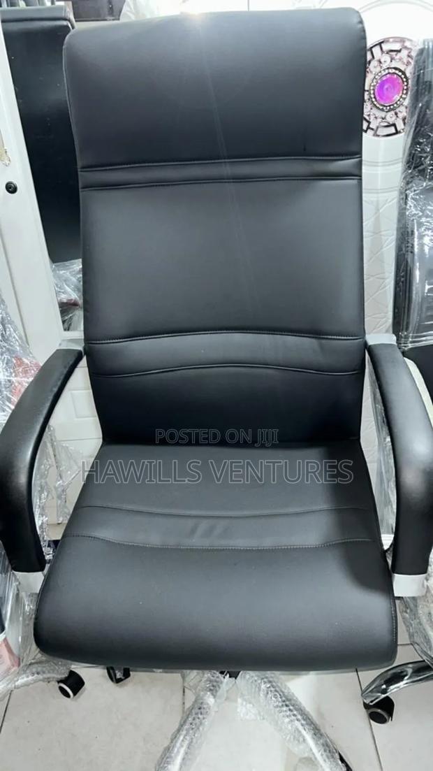 Manager Office Chair · Photo 2