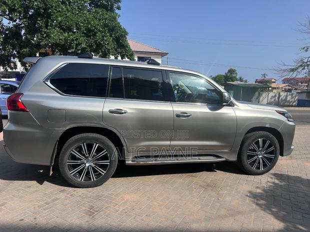 Lexus LX 570 AWD 2021 Silver