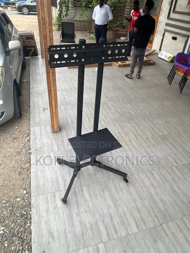Ultramount Xl Powerstand for Extra-Large 55–100” Displays · Photo 2